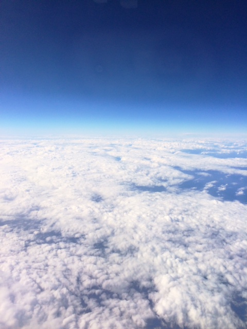 Azul en tonos El claro-oscuro del cielo y las nubes 